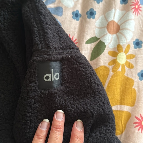 ALO Yoga Micro Sherpa Fleece Half Zip Sweatshirt Cozy Cabin Sz Sm Black EUC - Picture 7 of 8